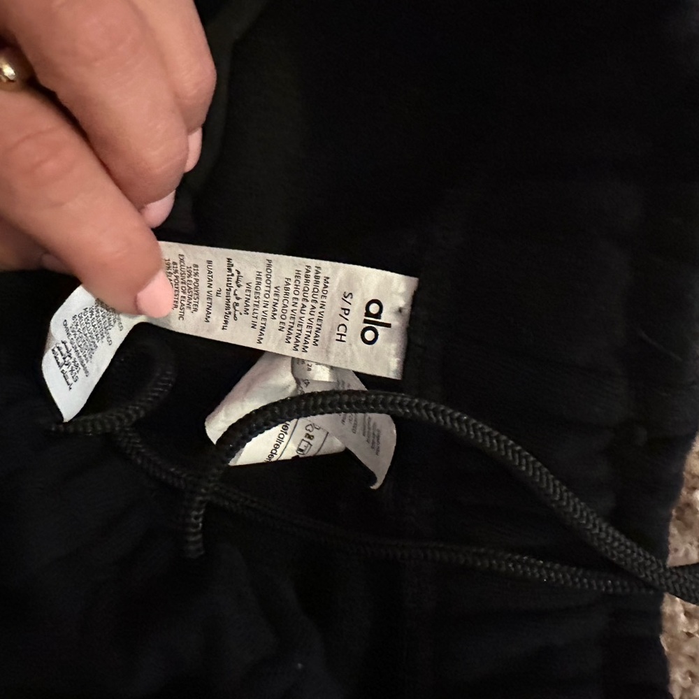 ALO Yoga Black Jogger Sweatpants with Elastic Cuffs - Picture 2 of 2